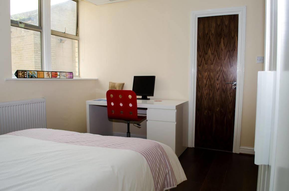 Gloucester House Bradford  Bagian luar foto
